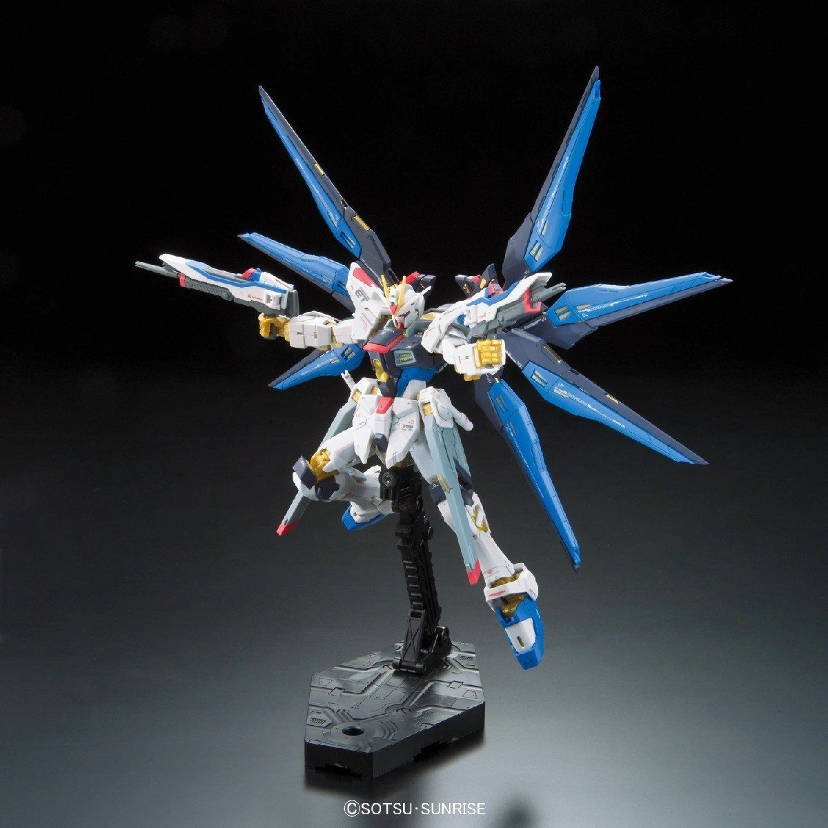 Bandai Gundam 1/144 RG #14 Seed Destiny ZGMF-X20A Strike Freedom Gundam Model Kit - Image 4